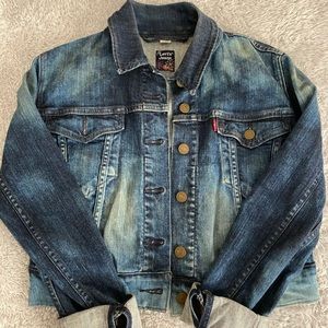 Levi’s cropped denim jacket